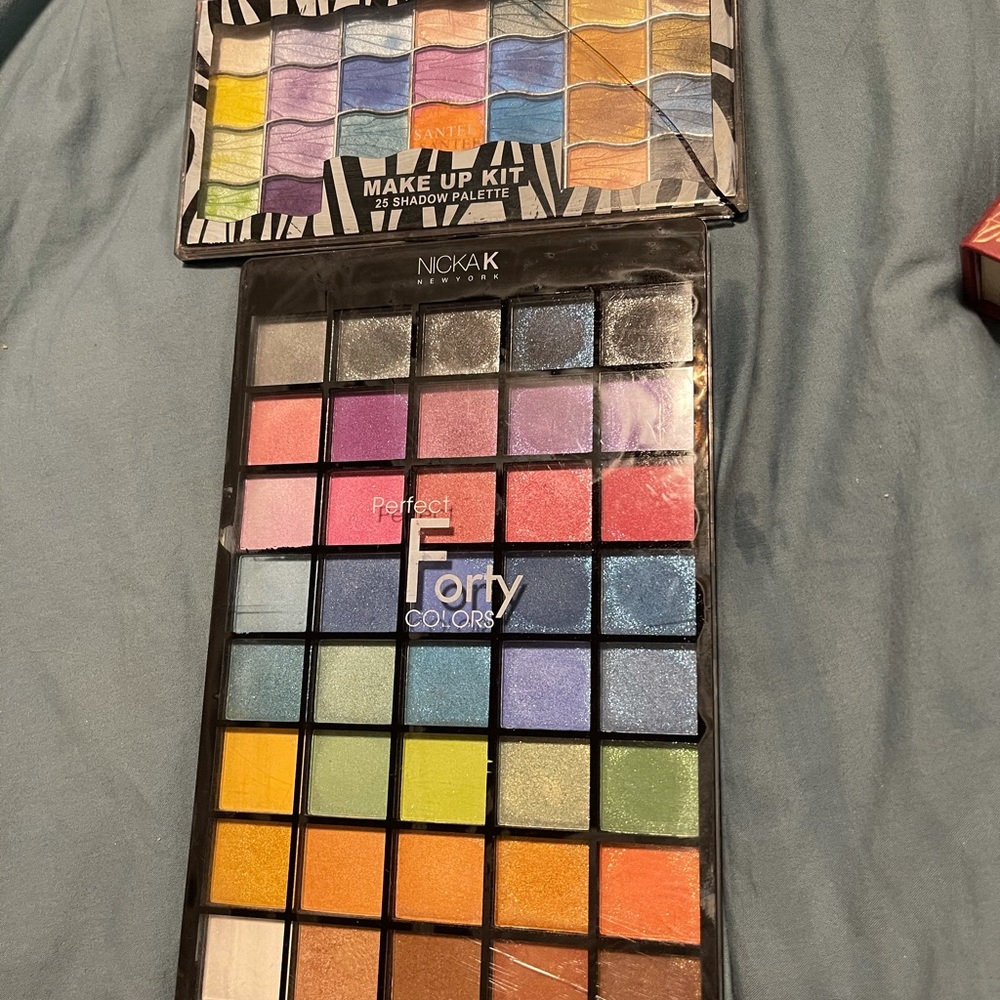 BUNDLE - 2 Eyeshadow Palettes For the Price of 1!